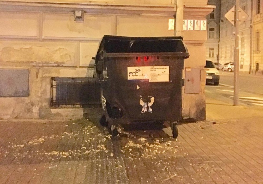 Neznámý žhář zapálil kontejnery v několika budějckých ulicích.