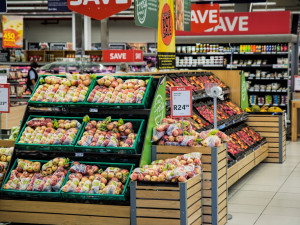 Velké řetězce musí dál odevzdávat zboží do potravinových bank