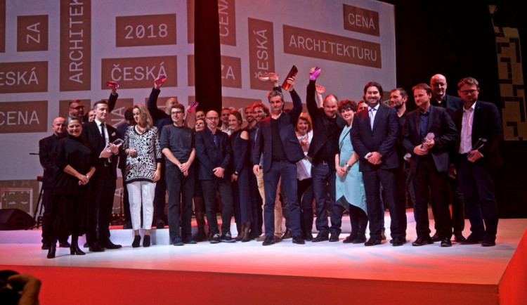 Vyhlášení výsledků ankety (David Levačka Kraus uprostřed).