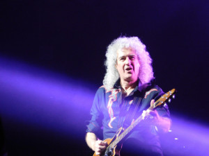 RECENZE: Kytarista Queen se jen nostalgicky neohlíží, ale tvoří i novou muziku