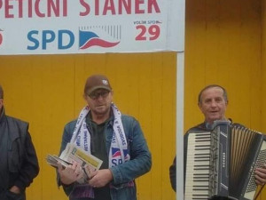 GLOSA: SPD a terorismus. Důkazů o spojení s obžalovaným důchodcem je víc, než by bylo Okamurovi milé