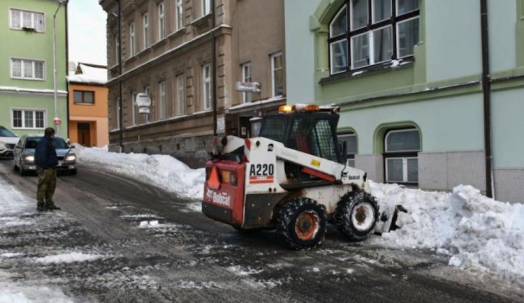 Kalamitní stav v Jablonci a na Božím Daru trvá.
