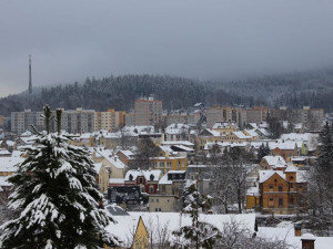 Jablonec odvolal kalamitní opatření. Nákladní auta odvezla více než 8 tisíc tun sněhu