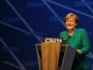 Merkelová a Macron podepsali takzvanou Cášskou smlouvu