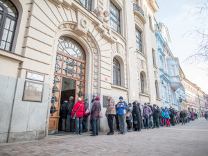 Česká národní banka vydala další výroční dvacetikoruny. Na Lannovce lidé stáli dlouhou frontu