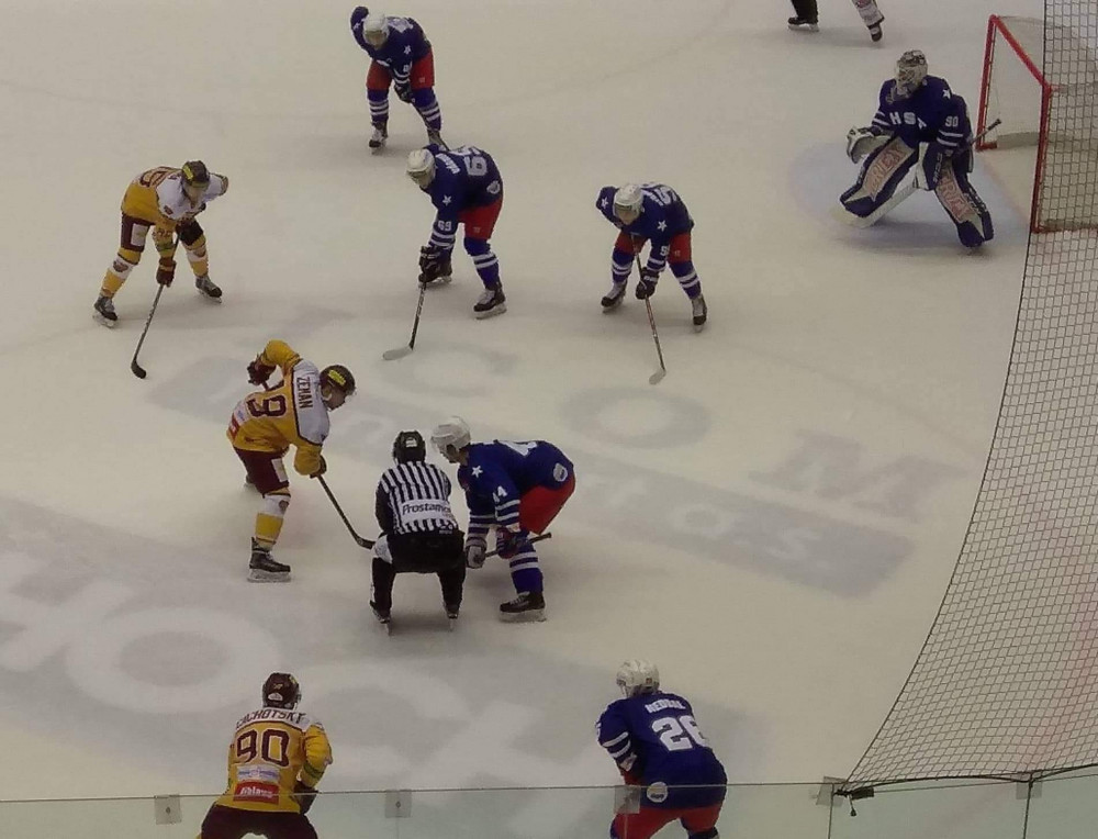 Půltucet branek do sítě rivala! Po výhře v Třebíči má Dukla v čele souteze desetibodový náskoks