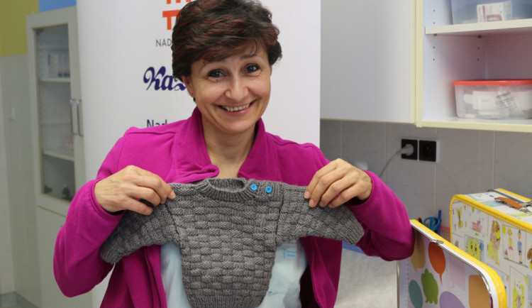 Odložená nebo odebraná miminka v jihlavské nemocnici dostanou kufřík na vzpomínky. Připomene první dny po narození.