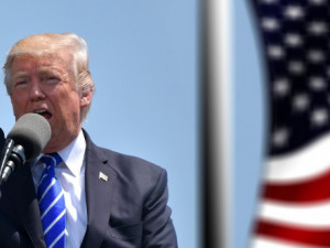 Trump dnes vyhlásí stav nouze, aby mohl postavit hraniční zeď