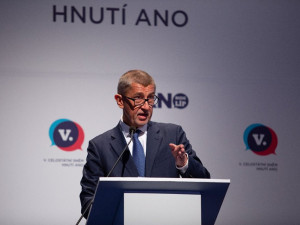 Andrej Babiš podle očekávání obhájil pozici předsedy hnutí ANO