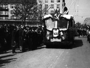 Letos uplyne 70 let od zahájení pravidelné trolejbusové dopravy v Hradci. Dopravní podnik shání historické materiály