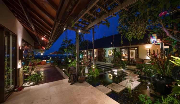 Opustili všechny a všechno, co jsme milovali. Sbalili jsme celý svůj život do dvou kufrů, vzpomíná „Bába na Bali“