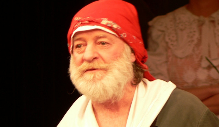 Zemřel divadelní a filmový herec Jiří Pecha, bylo mu 74 let.