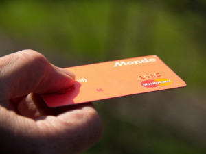 Mastercard a Doconomy spouštějí mobilní službu sledující uhlíkovou stopu a vydávají ekologickou platební kartu