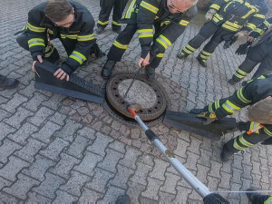 Hasiči v Německu zachránili uvízlého potkana.