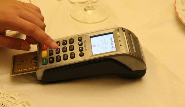 Česká pošta dohání resty z minulosti. Kartou klienti brzy zaplatí na všech pobočkách