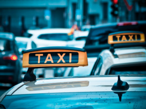 Taxikáři chtějí protestovat proti novele, která ruší taxametry