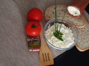 V brynze žijí bilióny bakterií. Někteří výrobci klamou v jejím složení