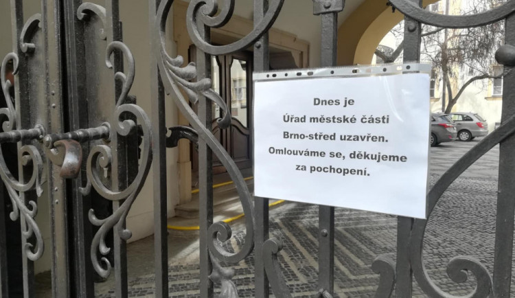 Policie ráno ukončila zásah na radnici Brno-střed.
