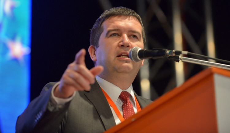 Hamáček: Informace z Faltýnkovy kauzy neunikly od policie