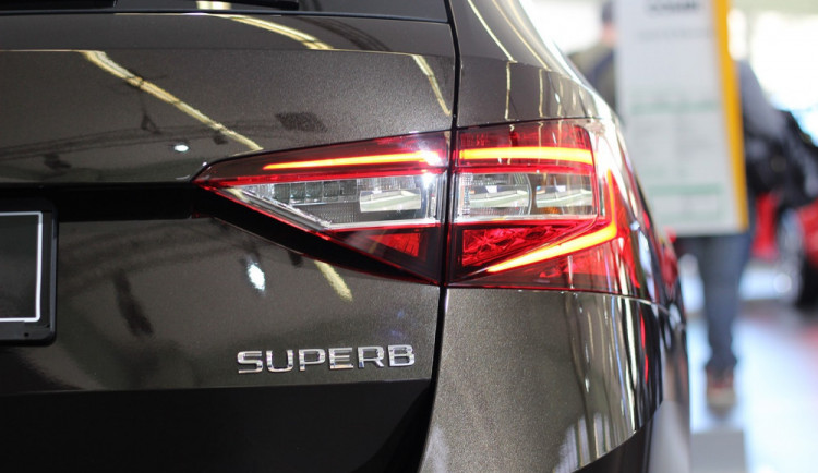 Zloděj se vloupal do Superbu v Husitské ulici v Olomouci. Vzal z něj sportovní tašku