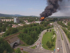 Za požár Severochemy může podle policie zaměstnanec. Chtěl si odčerpat chemikálii, hrozí mu osm let