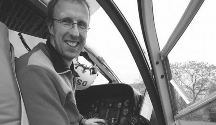 Při tragické nehodě vrtulníku na Náchodsku zemřel člen Horské služby Jizerské hory Michal Beneš