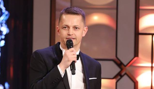 Nejlepším filmem letošního 26. ročníku Českého lva se stal film Všechno bude! Cenu přebírá producent Jiří Konečný.