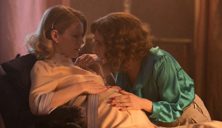 Skleněný pokoj je přehlídkou krásných záběrů bez duše.