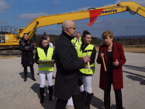 Slavnostním poklepáním dnes začala stavba obchvatu Budějc. O zpoplatnění bude ministerstvo jednat.