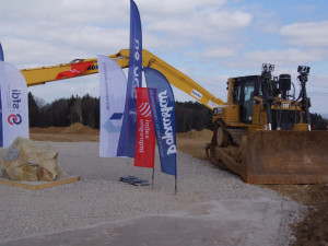 Slavnostním poklepáním dnes začala stavba obchvatu Budějc. O zpoplatnění bude ministerstvo jednat.