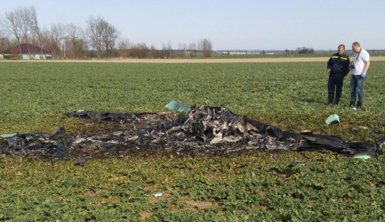 Nehodu letadla na Táborsku způsobila chyba při řízení a přetížení.