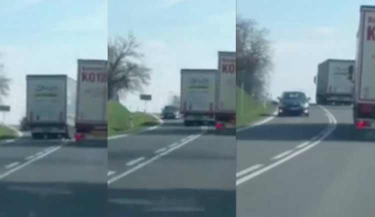 Nebezpečné předjíždění.