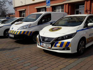 FOTO/VIDEO: Olomoučtí strážníci budou jezdit novými elektromobily