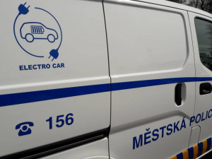 Olomoučtí strážníci budou jezdit novými elektromobily.
