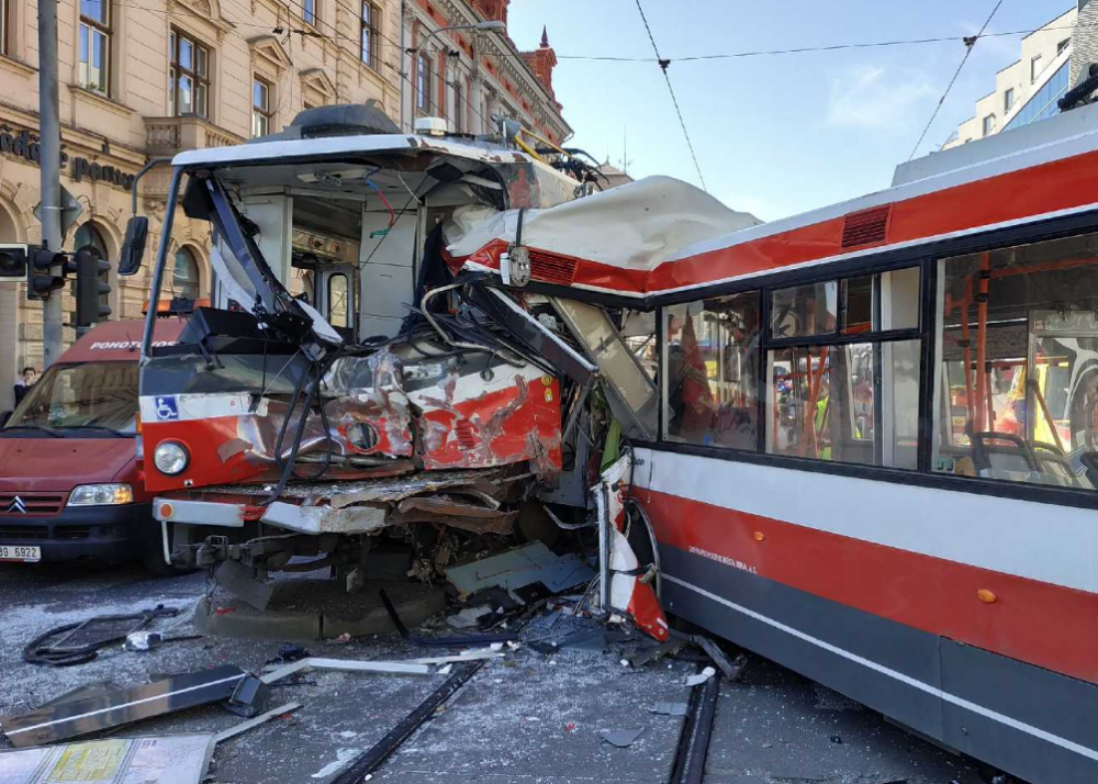 Nehoda šaliny a trolejbusu na Křenové ulici
