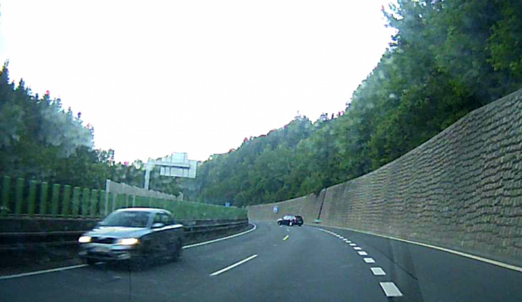 Auto v protisměru na průtahu Libercem. Loni měla policie 36 podobných oznámení