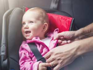 Varování před nebezpečnými dětskými autosedačkami