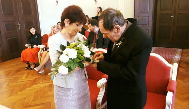 Láska z Pasáže: Manželé Derahovi oslavili na jihlavské radnici zlatou svatbu.