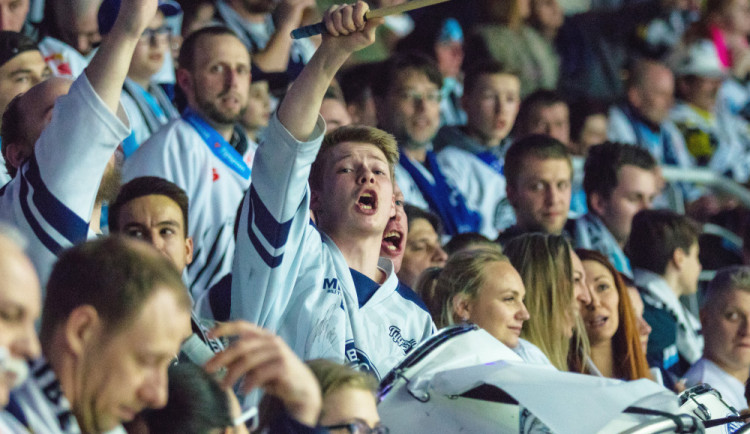 Honza Nerv dává do fandění všechno.