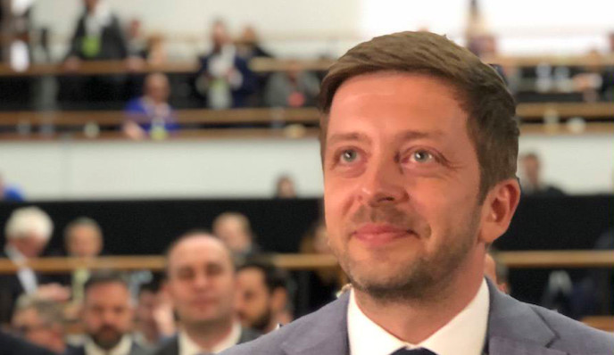 Předsedou STAN se stal Vít Rakušan, hlas mu dala většina delegátů