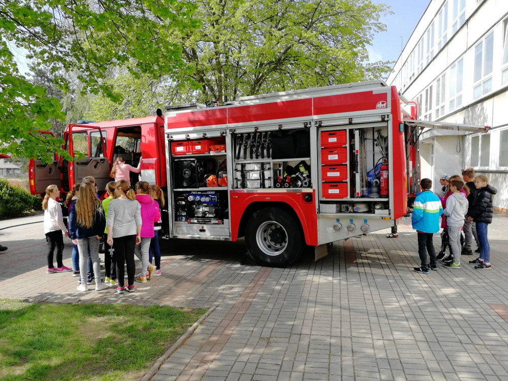 Evakuace školy v Jablonném