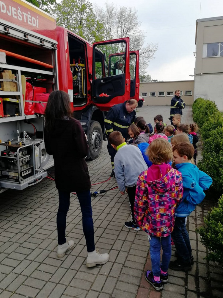 Evakuace školy v Jablonném