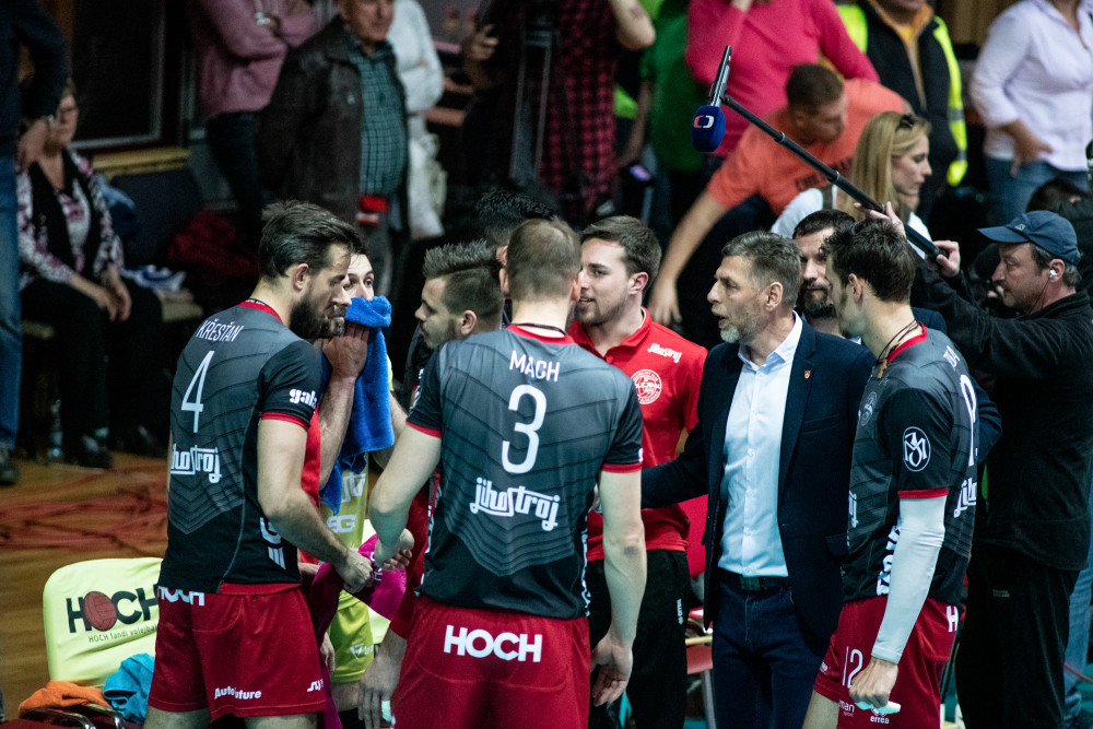 Tři tisíce fanoušků hnaly Jihostroj za titulem. Volejbalisté po dvou letech vrátili titul na domácí půdu