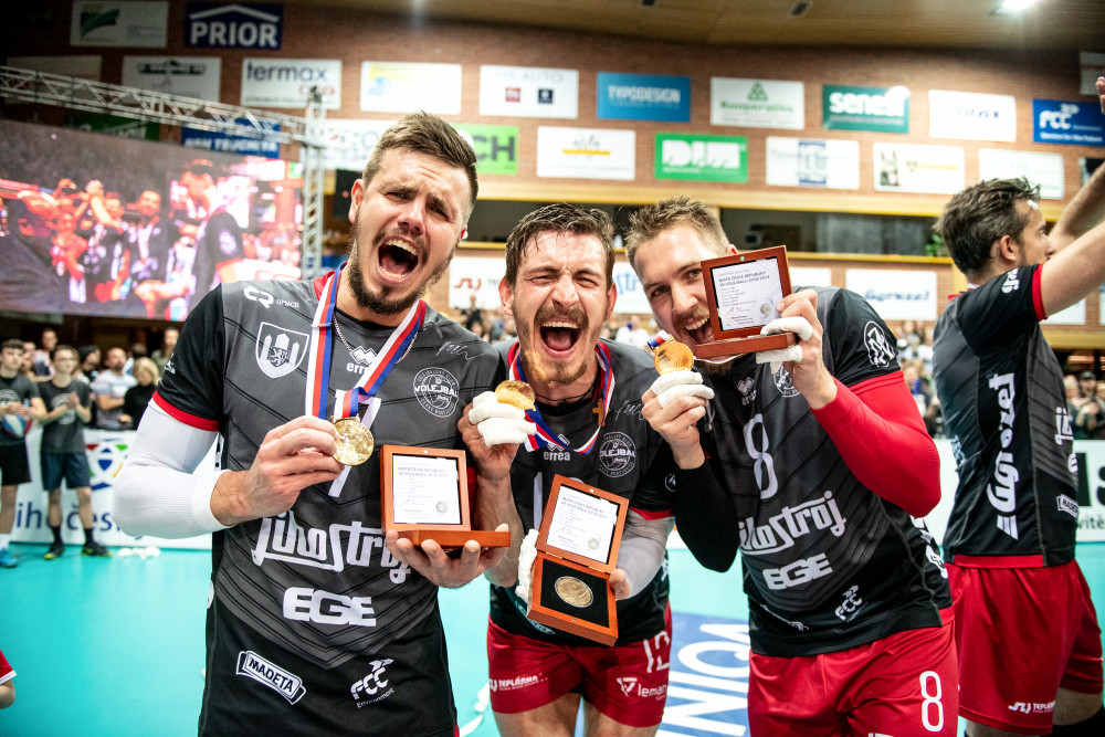 Tři tisíce fanoušků hnaly Jihostroj za titulem. Volejbalisté po dvou letech vrátili titul na domácí půdu