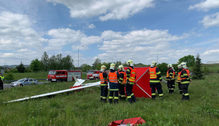 U Hranic se zřítil kluzák, jeho pilot na místě zemřel
