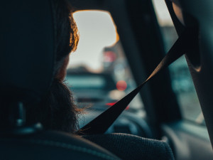 VIDEO: Téměř třetina usmrcených při autonehodách nebyla připoutána