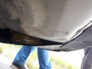 Celníci zastavili na dálnici D3 osobák, našli v něm skoro kilo a půl heroinu.