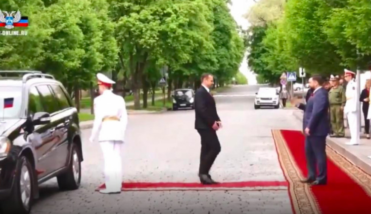Petříček kritizoval cestu poslance KSČM Ondráčka do Doněcku.