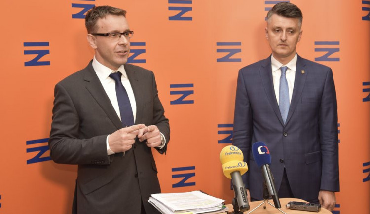 Ministr dopravy Vladimír Kremlík s generálním ředitelem SŽDC Jiřím Svobodou.