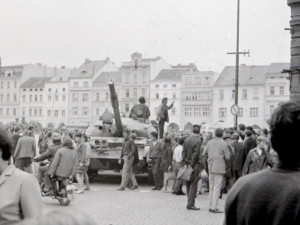 Senátoři odmítli snahu uznat okupanty z roku 1968 za veterány